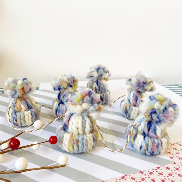 Handmade Winter Mini Knit Beanie Hat Christmas Garland Christmas Decorations - Picture 1 of 4